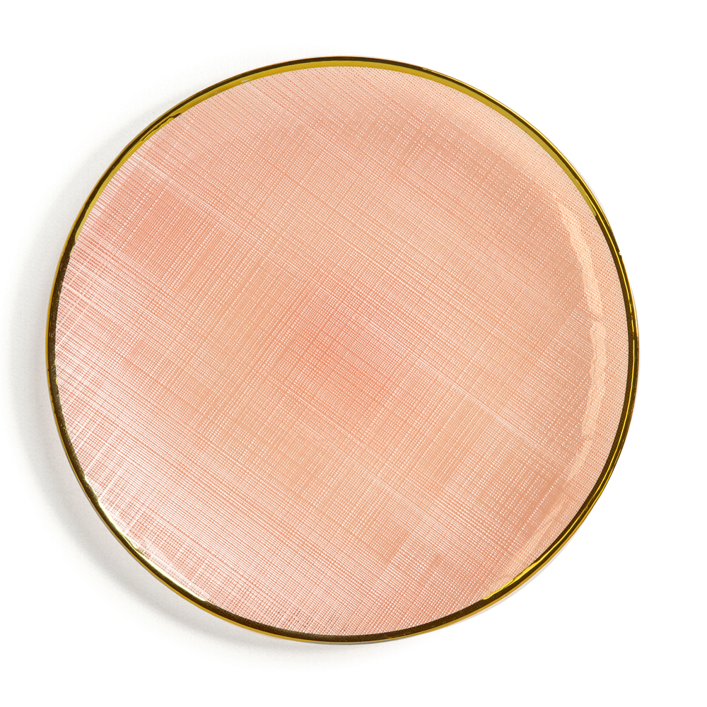 Bajo plato de cristal rosa con filo dorado