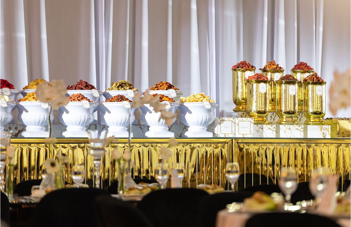 Barra Cromada Dorada con Cubierta de Cristal Blanco