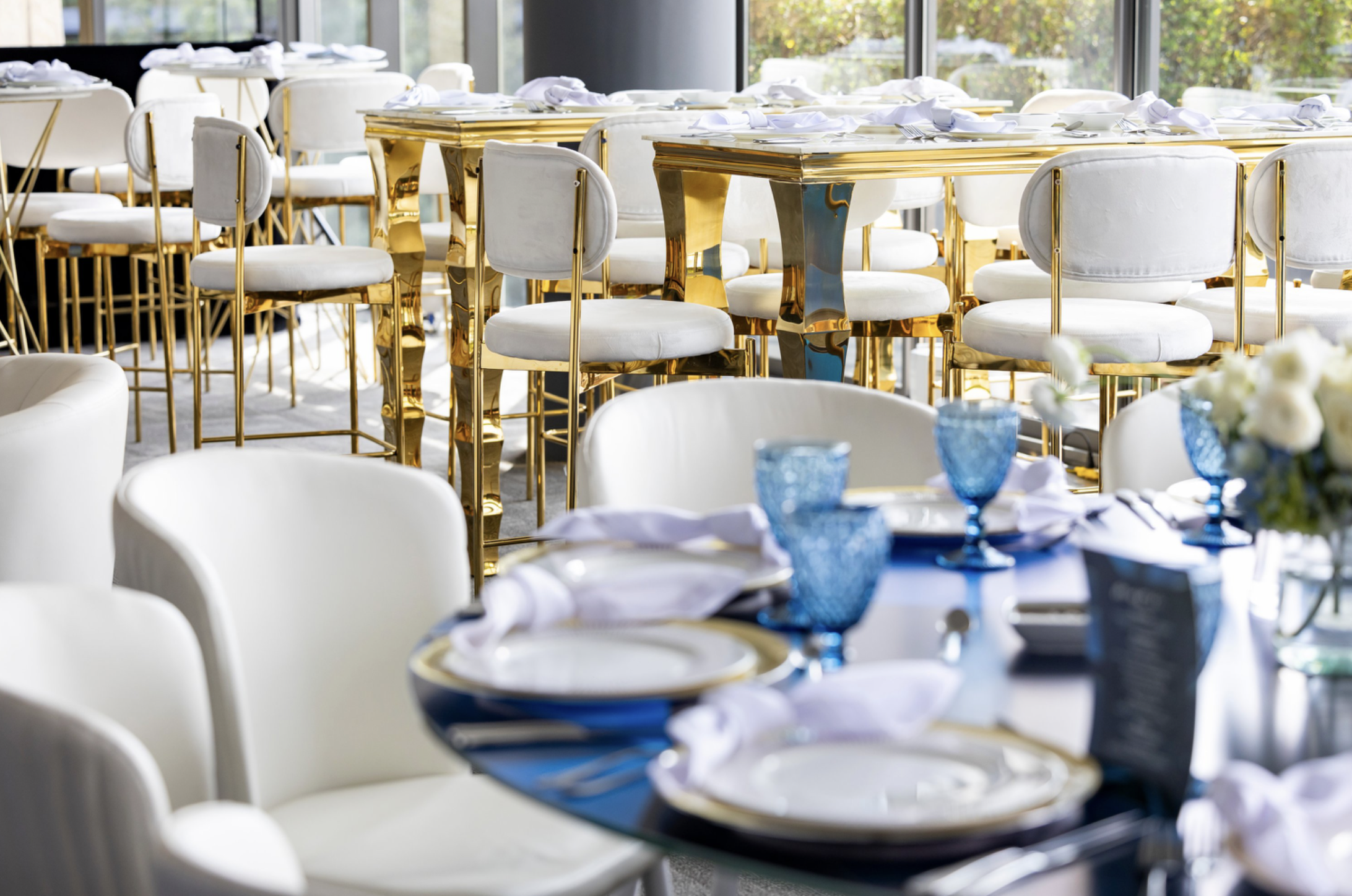 Periquera Cromada Gold con Cubierta de Mármol Calacatta Gold