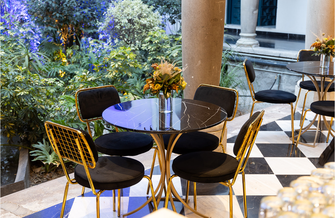 Silla Gatsby dorada con negro