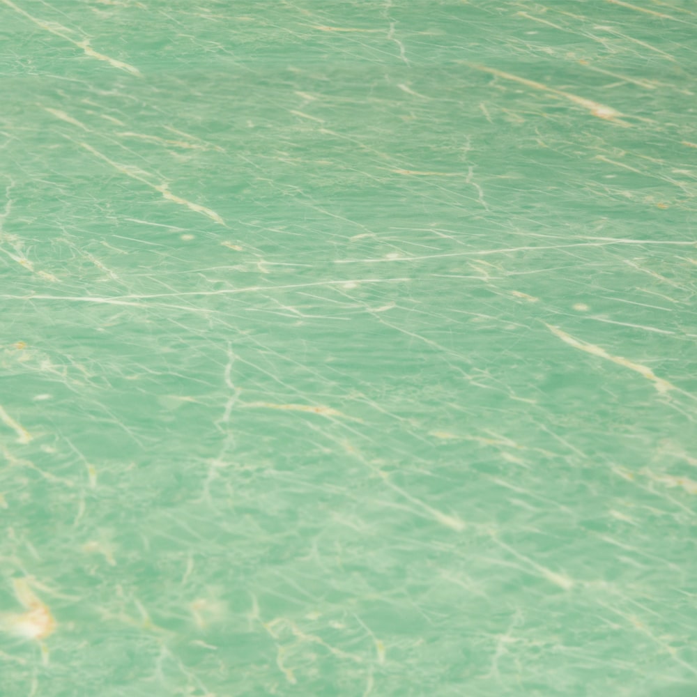 Cubierta Dicori circular verde con base fuente rose gold