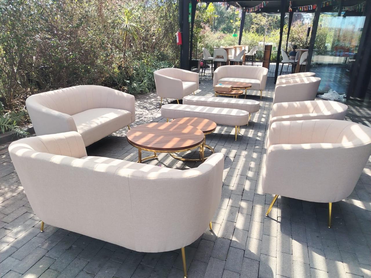 Sala Privé Beige con Mesa de Centro Doble