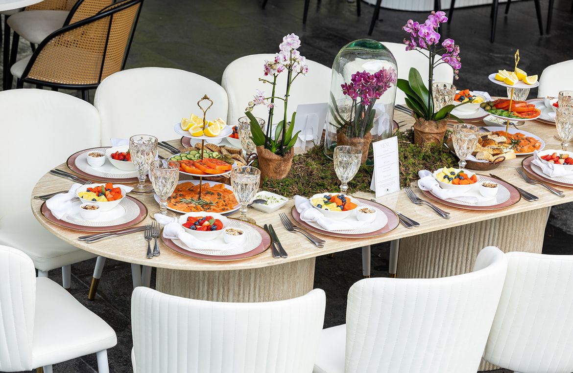 Mesa Ovalada Travertino