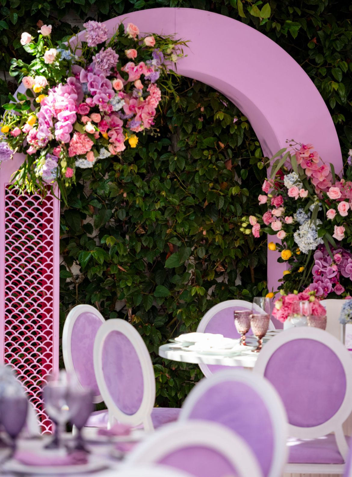 Luis XV Blanca con Cojines y Respaldos Lilas